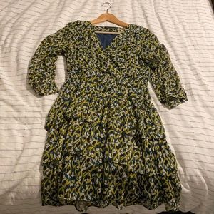 Banana Republic knee long dress. Great light fabric. Size 4. Side zipper